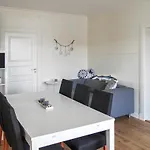 4 Bedroom Cozy Apartment In Steinsland アパート *