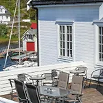 4 Bedroom Cozy Apartment In Steinsland