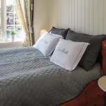 4 Bedroom Cozy Apartment In Steinsland アパート *